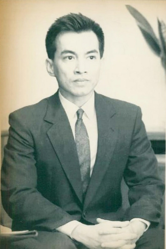 西哈莫尼國王從小就相貌漂亮，他是最英俊的國王，沒有之一