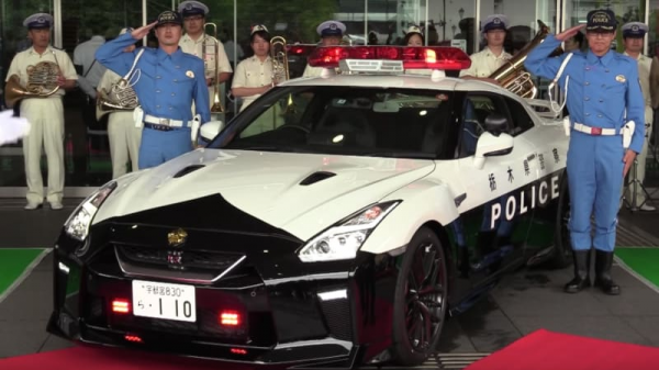 「收藏」一臺並不存在的日產GTR“偽警車”
