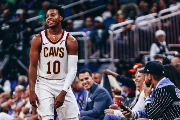 團隊籃球+引援成功+天賦扎堆，細數本賽季五支“鹹魚翻身”球隊