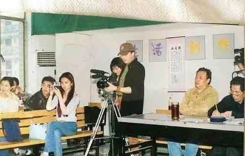 劉亦菲朱亞文舊照火了!她五官被修復像“換臉”,他鮮肉臉穿牛仔 劉亦菲朱亞文舊照火了!她五官被修復像“換臉”,他鮮肉臉穿牛仔