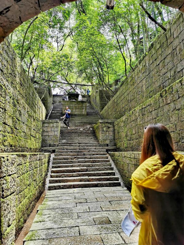 穿過瑤琳仙境,到了江西三清山(2021/05/30) 穿過瑤琳仙境,到了江西三清山(2021/05/30)