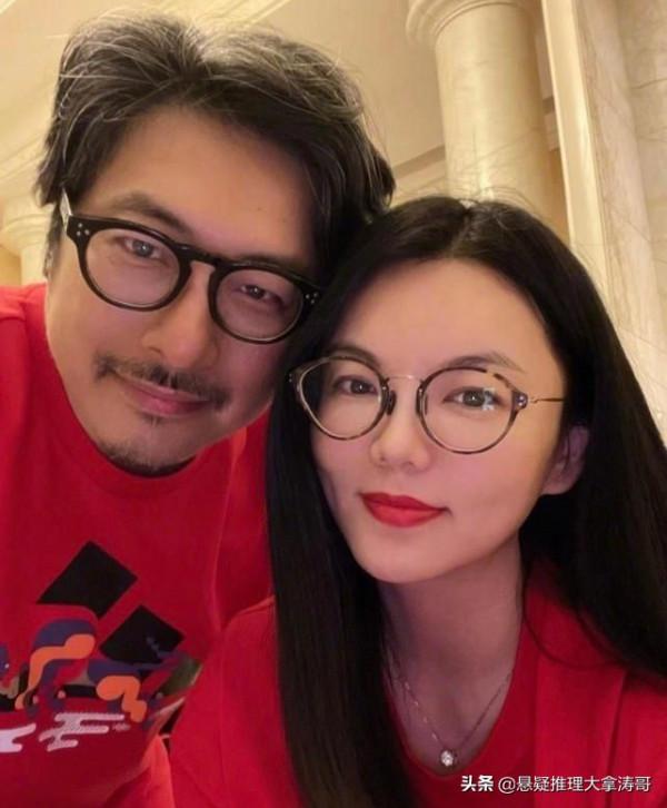 著名導演王嶽倫年近50歲導了3部電影，1部收穫了愛妻，憑啥火的？