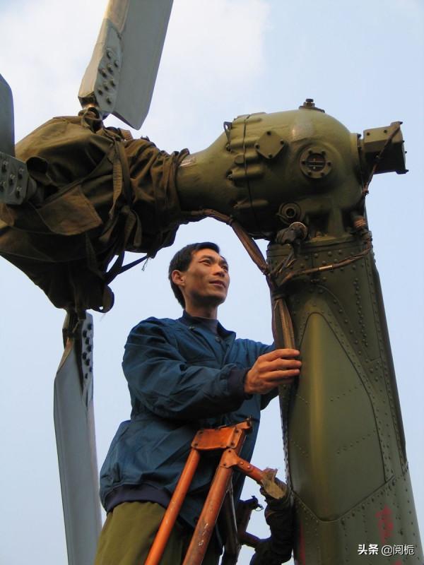 敢叫板外國專家，部隊為留住他改士官編制，公司40萬年薪挖人遭拒