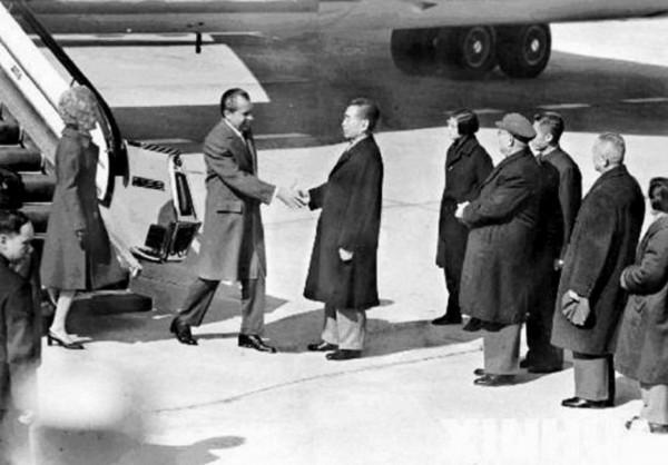 1972年,周恩來送尼克松夫人一盒香菸,接著說一番話讓她激動不已 1972年,周恩來送尼克松夫人一盒香菸,接著說一番話讓她激動不已