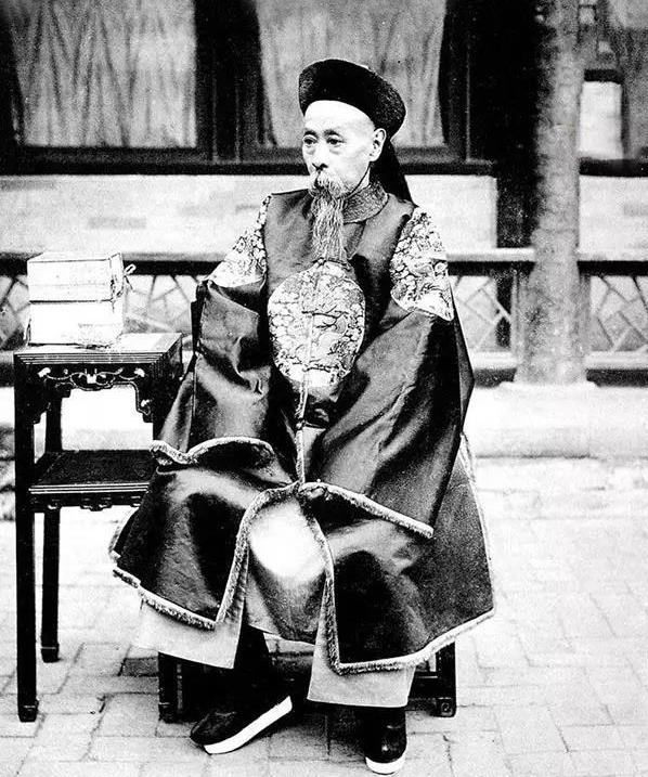 袁世凱逼溥儀退位時皇室態度如何？清朝的最後一天是怎樣的情形？