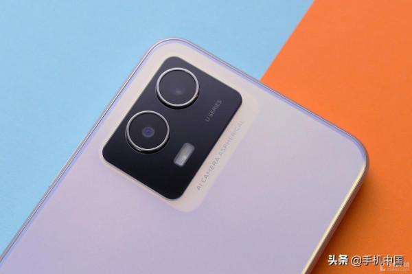 iQOO U5圖賞：內建5000mAh電池 輕薄且強大