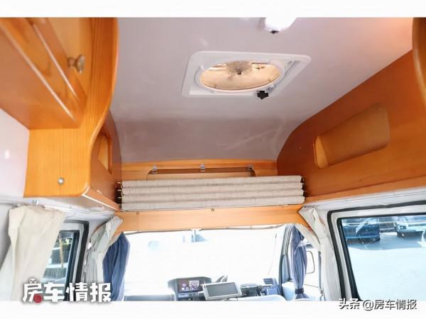 新款豐田床車,長度僅4米配1.5L動力,車裡居然有客廳和兩張床 新款豐田床車,長度僅4米配1.5L動力,車裡居然有客廳和兩張床
