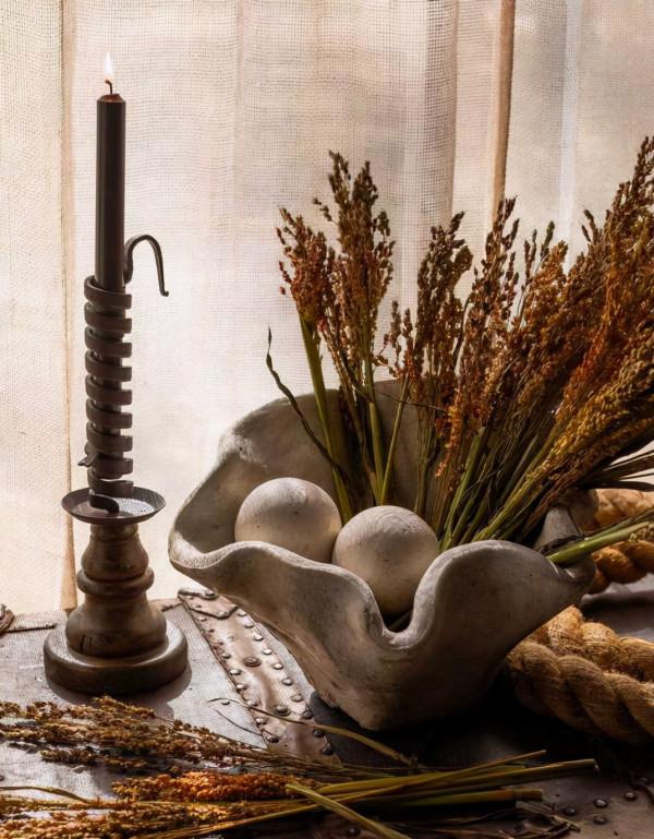 黑色牆壁搭配復古風格展現孟菲斯風格的家