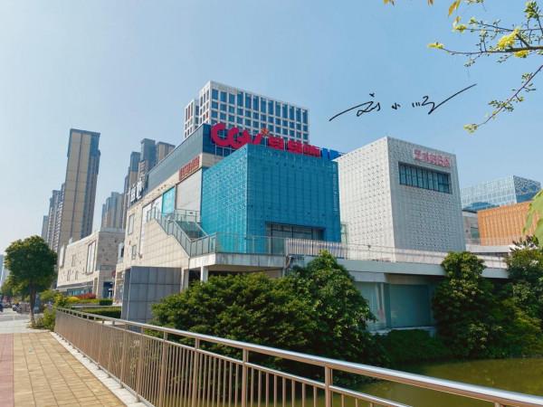 實拍佛山新城,高樓大廈密集,看起來非常氣派,可惜卻沒什麼人氣 實拍佛山新城,高樓大廈密集,看起來非常氣派,可惜卻沒什麼人氣