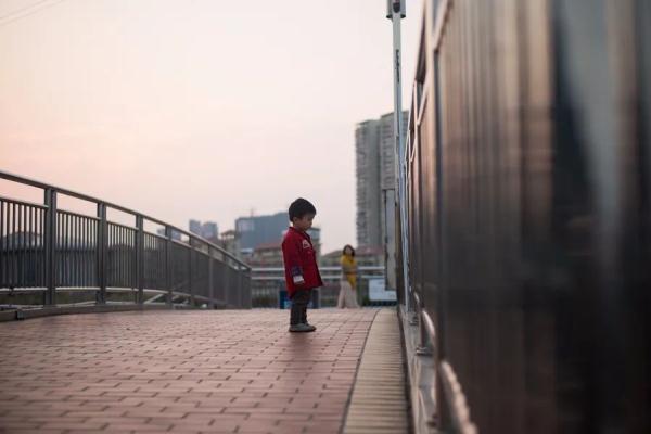 父母需要控制的不是孩子，而是自己那顆放不下的心