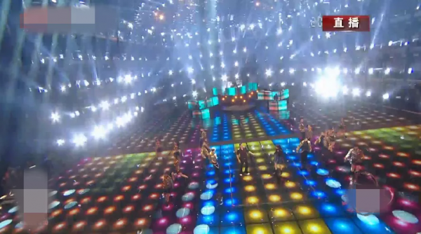 雙11晚會大翻車,周海媚邊抖邊唱,蔡徐坤難聽,吳宣儀別眨眼了 雙11晚會大翻車,周海媚邊抖邊唱,蔡徐坤難聽,吳宣儀別眨眼了