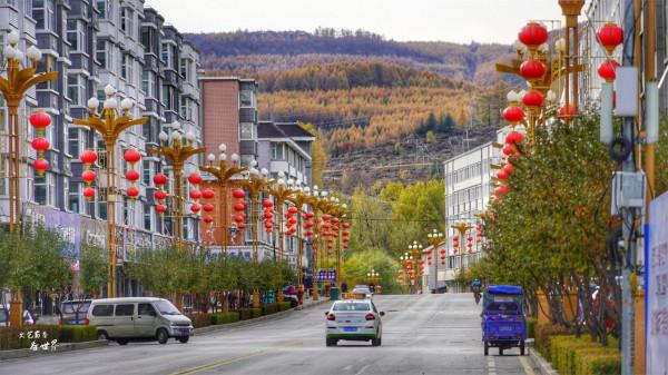 人口才5萬多人的縣城，不通鐵路沒有高速卻不差錢，小城乾淨富饒