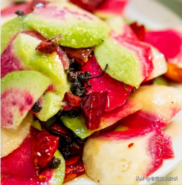 藏在法源寺附近的衚衕餐廳，店名寫著商店，卻一直開了好多年