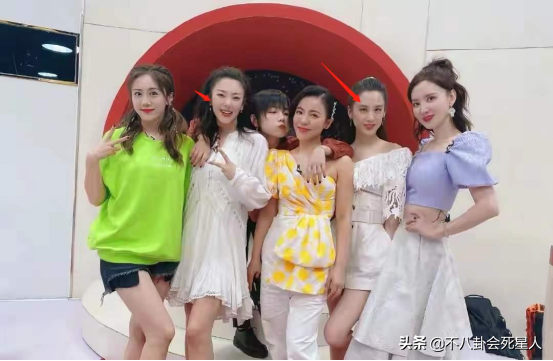 女星合照時的“小心機”,只P自己、伸手遮臉、戰術後縮 女星合照時的“小心機”,只P自己、伸手遮臉、戰術後縮