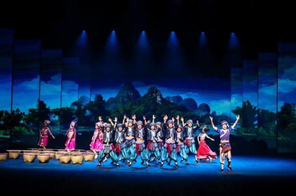 暑假，帶娃來桂林千古情放肆撒野，看精彩演出，重返侏羅紀