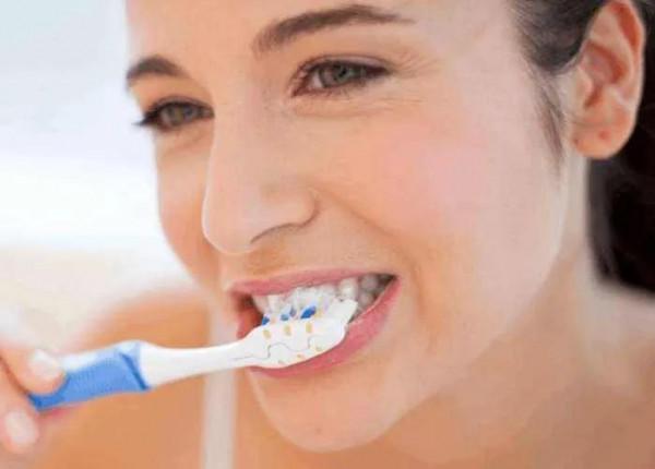 這麼多年你可能做錯的到底應該先刷牙還是先吃早餐? 這麼多年你可能做錯的到底應該先刷牙還是先吃早餐?