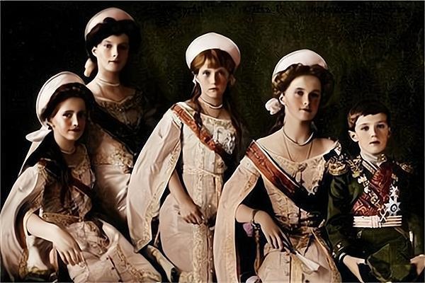 103年前，俄國末代沙皇尼古拉二世全家被蘇俄政權處決始末