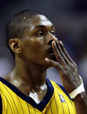 羅恩阿泰斯特,NBA中的奇男子,是刺頭更是硬漢 羅恩阿泰斯特,NBA中的奇男子,是刺頭更是硬漢