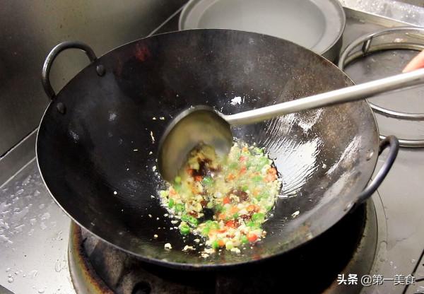 鱸魚別再蒸著吃了,廚師長教你新吃法,一炸一澆汁,外酥裡嫩 鱸魚別再蒸著吃了,廚師長教你新吃法,一炸一澆汁,外酥裡嫩