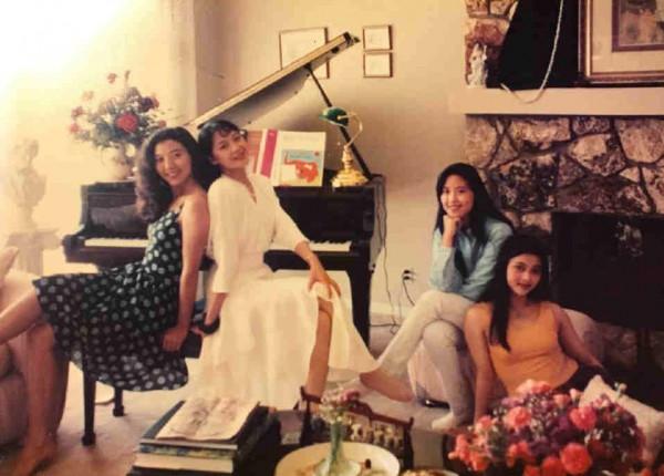 楊二車娜姆：和外交官相戀7年，成名後為母親蓋房，56歲未婚無子