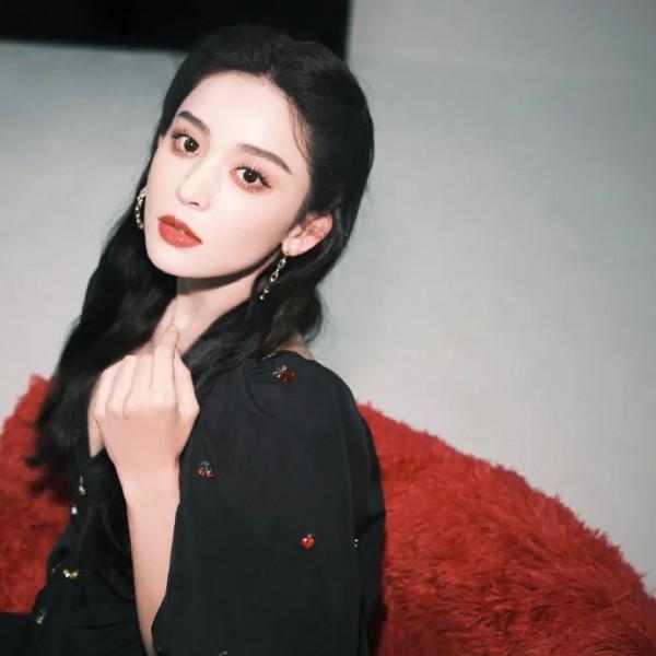 5位新疆美人珠寶加持：佟麗婭，熱巴，娜扎，麥迪娜...誰最美？