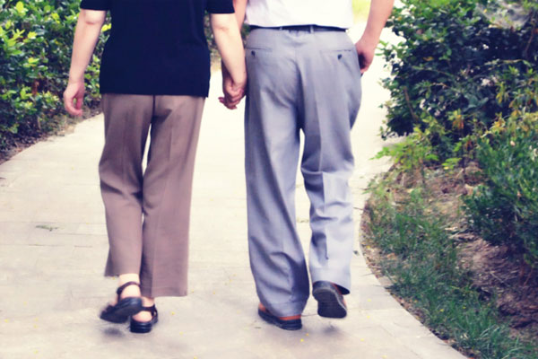 高血壓怎麼走才能降血壓？方法有講究，血壓乖乖退回“警戒線”