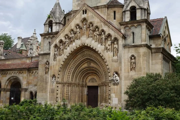 跟著亨利卡維爾一起去看風景如畫的《獵魔人》取景地