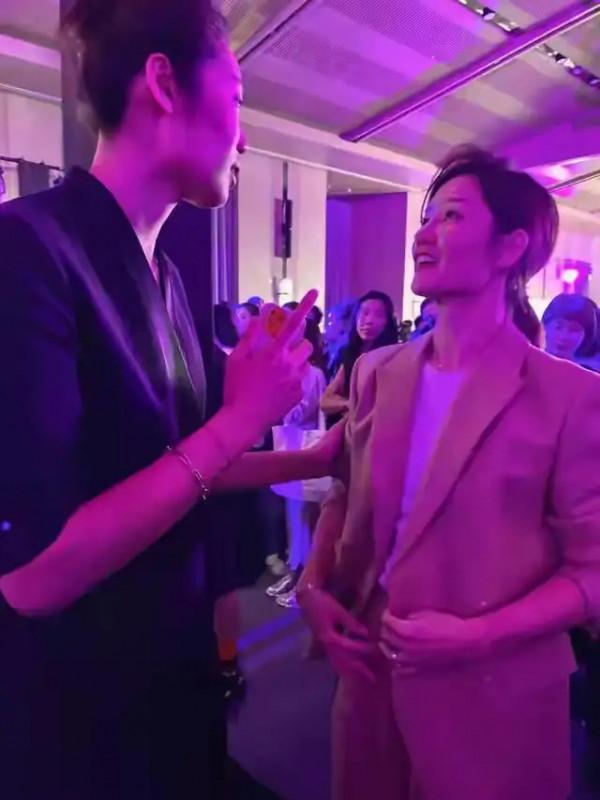 時裝週大咖齊聚!朱婷李娜穿西裝成為焦點,比孫儷何超蓮都要驚豔 時裝週大咖齊聚!朱婷李娜穿西裝成為焦點,比孫儷何超蓮都要驚豔