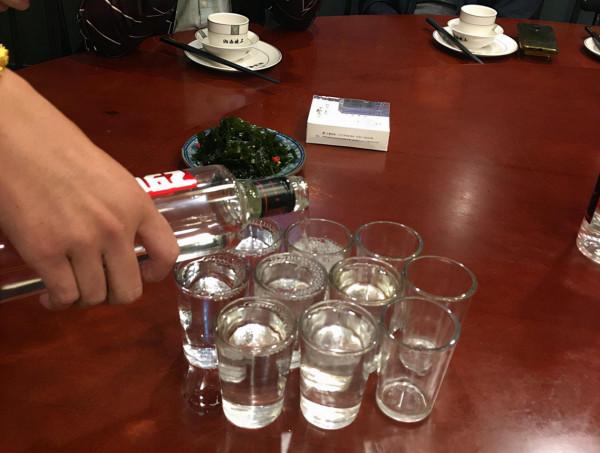 商超這2款白酒，分明是價低好喝的糧食酒，卻因包裝吃“閉門羹”