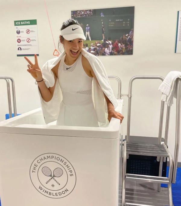 時尚圈和英王室寵愛的18歲華裔女孩，東北話說得好溜