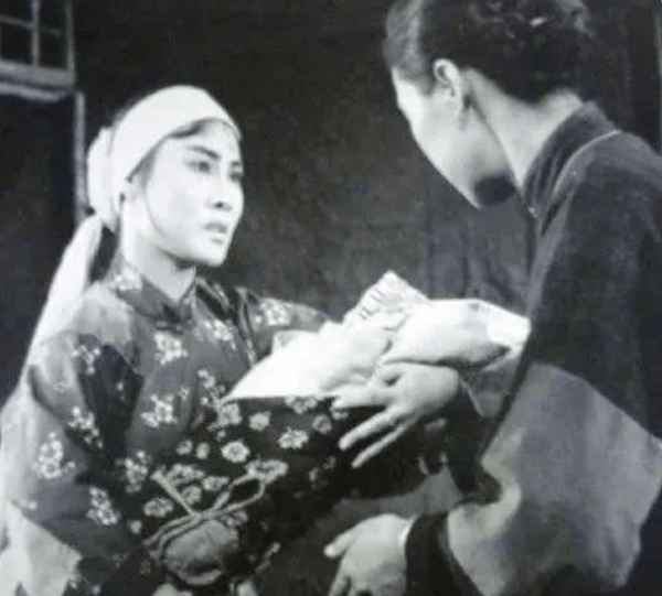 郭蘭英：剛出生就被扔到野外，兩任丈夫都去世，91歲無兒無女