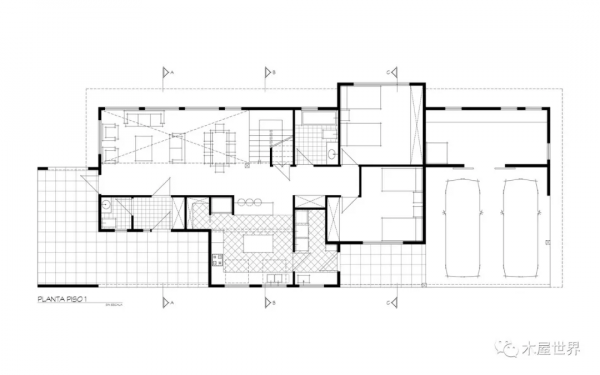 風景與陽光在屋裡匯合，原野中的 Haus III木屋住宅