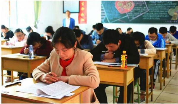 年輕人為什麼要承擔長輩犯下的錯，公務員為何有政審，看完明白了