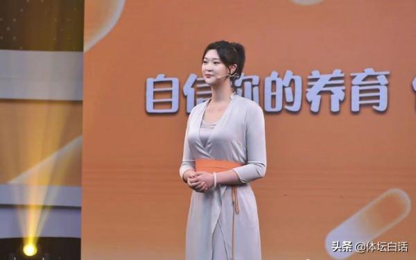 惠若琪產後亮相！穿飄逸長裙+平底鞋，身材發福但面部仍精緻