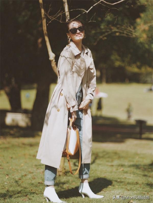 秋天別隻會穿馬丁靴，今年流行“裸靴”，配風衣連氣質都變高階了