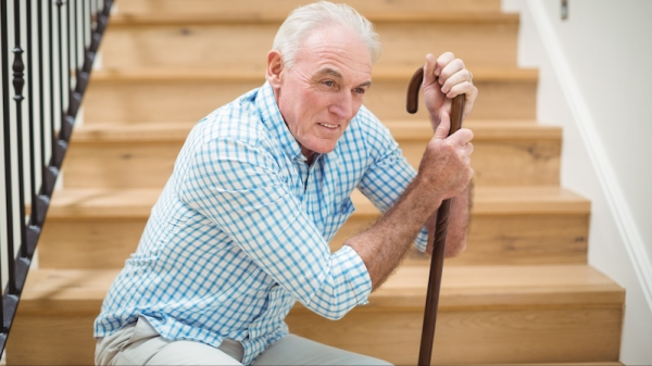 老年人下肢無力，有常見5個原因，該怎樣預防和應對，醫生告訴您