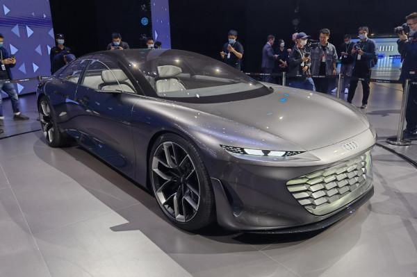 新車 | WLTP續航里程700公里 寶馬i7官方諜照曝光