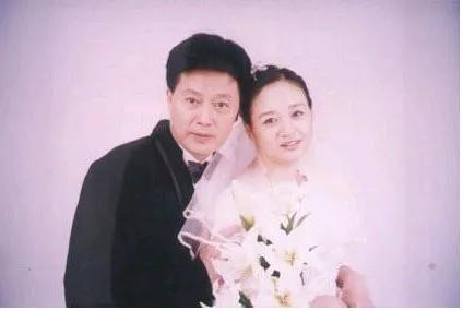 伍宇娟：和周迅共同愛上賈宏聲，事業巔峰欠下鉅債，結局如何？