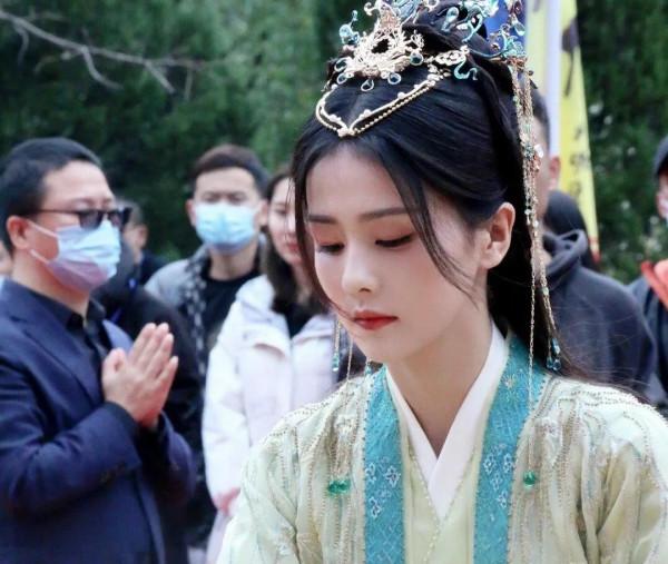 羅雲熙新劇正式殺青！白鹿再次跳下城樓，陳都靈出演腹黑女二