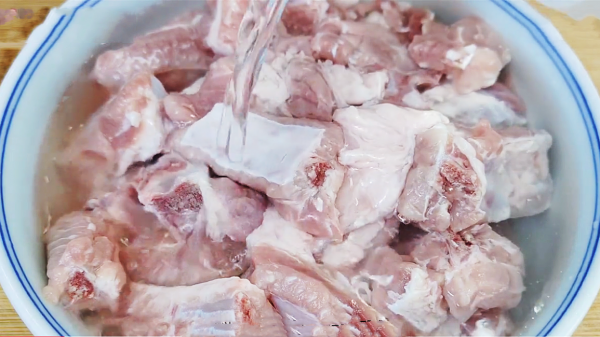 秋冬多給孩子做6道菜,葷素搭配合理,鈣量豐富,常吃個子竄得快 秋冬多給孩子做6道菜,葷素搭配合理,鈣量豐富,常吃個子竄得快