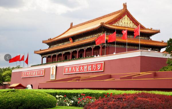 鄧小平：天安門前的毛主席像要世世代代掛下去