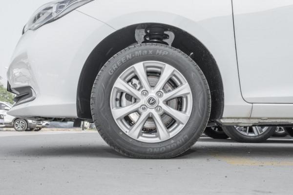 體驗長安悅翔，三廂小轎車，顏值高設計好，配1.4L自然吸氣發動機