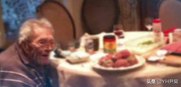 震驚美國的詐騙奇案，女騙子讓自己17歲女兒嫁給60歲老男人