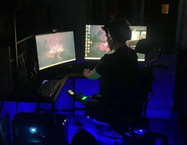 美國19歲小夥因車禍半身被截，女友卻絲毫不嫌棄，執意要求嫁給他