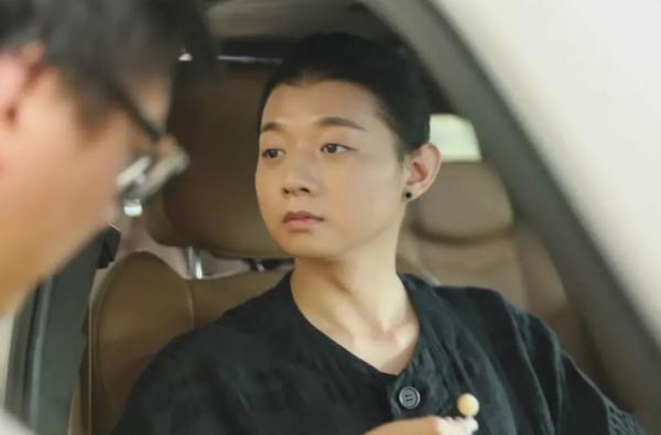 霍姓藝人現狀曝光,時隔一個多月首次出門,帽子不敢摘怕被認出 霍姓藝人現狀曝光,時隔一個多月首次出門,帽子不敢摘怕被認出