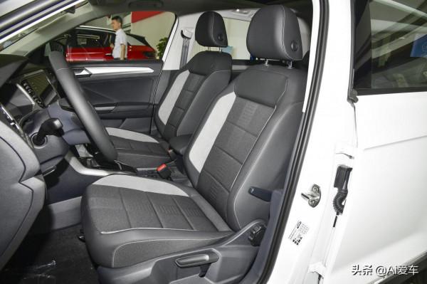 便宜好停車,自動擋合資靈巧SUV,油耗不到6L,實拍大眾T-ROC探歌 便宜好停車,自動擋合資靈巧SUV,油耗不到6L,實拍大眾T-ROC探歌