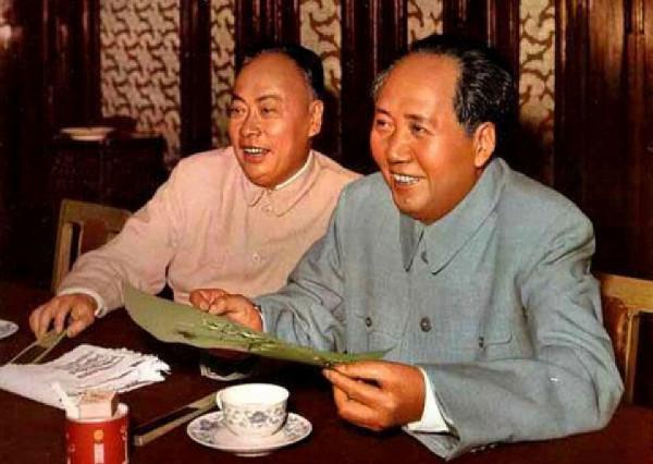 毛主席修改陳毅詩歌的書信,硬筆字跡果敢沉著,堪稱書壇之絕唱 毛主席修改陳毅詩歌的書信,硬筆字跡果敢沉著,堪稱書壇之絕唱