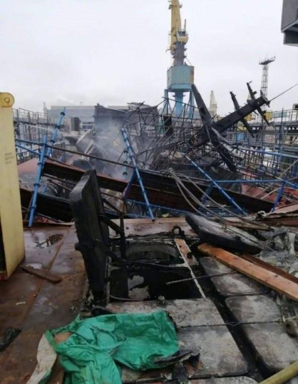 一把大火燒成空殼！俄軍新銳護衛艦被徹底焚燬，垂髮被燒成下水道