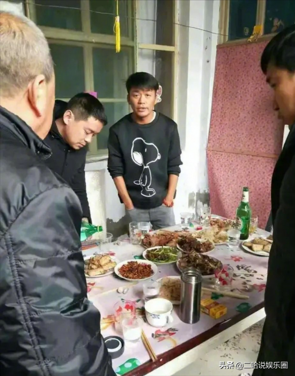 明星迴鄉的真實場景、真的是樸實如華、臺上臺下差別好大 明星迴鄉的真實場景、真的是樸實如華、臺上臺下差別好大