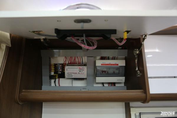 48V能源供給/大空間/水電的房車 法美瑞海角7號後廚房版頗具實力 48V能源供給/大空間/水電的房車 法美瑞海角7號後廚房版頗具實力